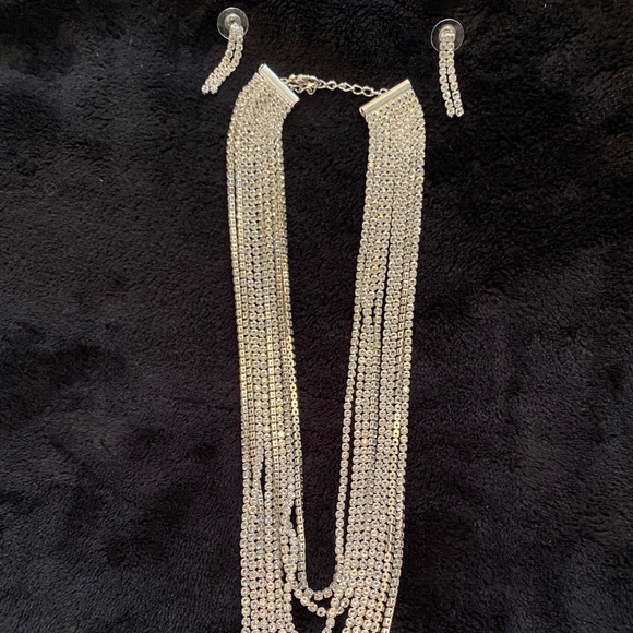 Dazzling Fashion Necklace with Earrings - Picture 3 of 3